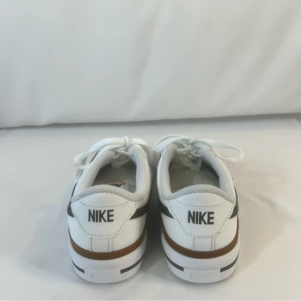 Nike Kids White and Black Sneakers size: US 4 Y